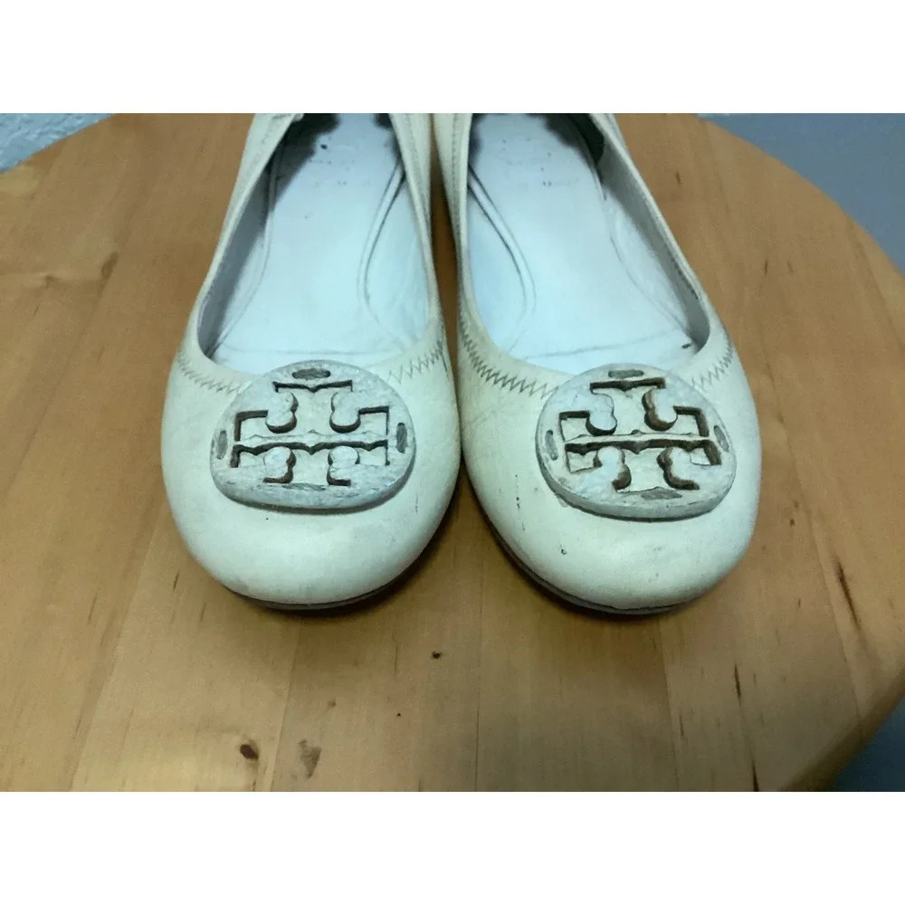 Tory Burch Ballet Flats Women 7 Cream Leather Reva Medallion Scrunch Back